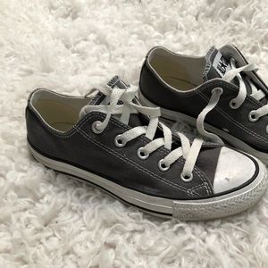 Charcoal converse low tops, size 6